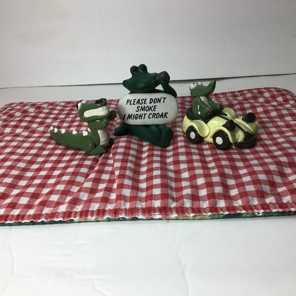 TWO GATORS AND A FROG  Tiny Figurines